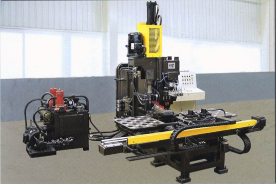 Punching μηχανών διατρήσεων 1000 KN CNC υδραυλική μηχανή χαρακτηρισμού/διατρήσεων για το φύλλο μετάλλων